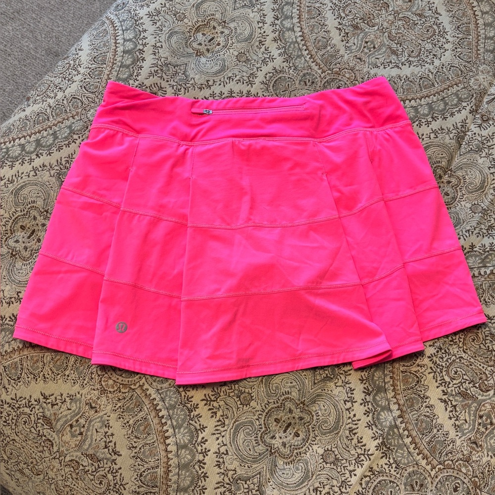 Lululemon Pace Rival Bright Pink Skirt size 8 EXCELLENT condition .